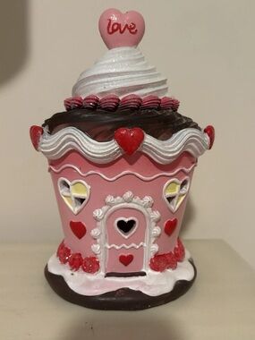 Cupcakes & Cashmere Light Up Valentine Gingerbread House